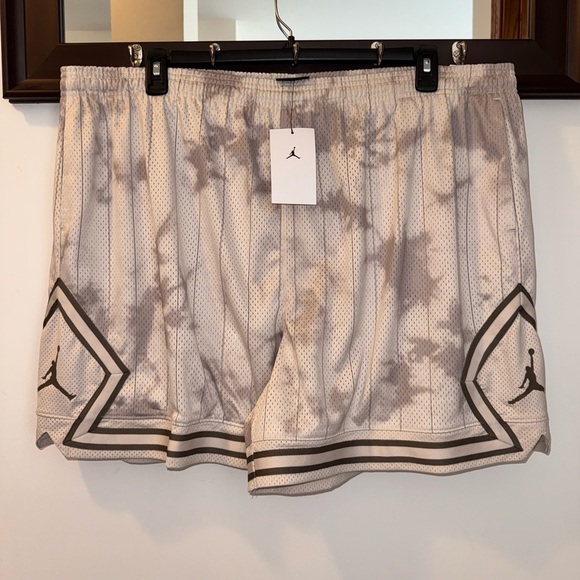 Air Jordan Essential Womens Diamond Shorts Cream Plus Size 2X - Picture 1 of 8